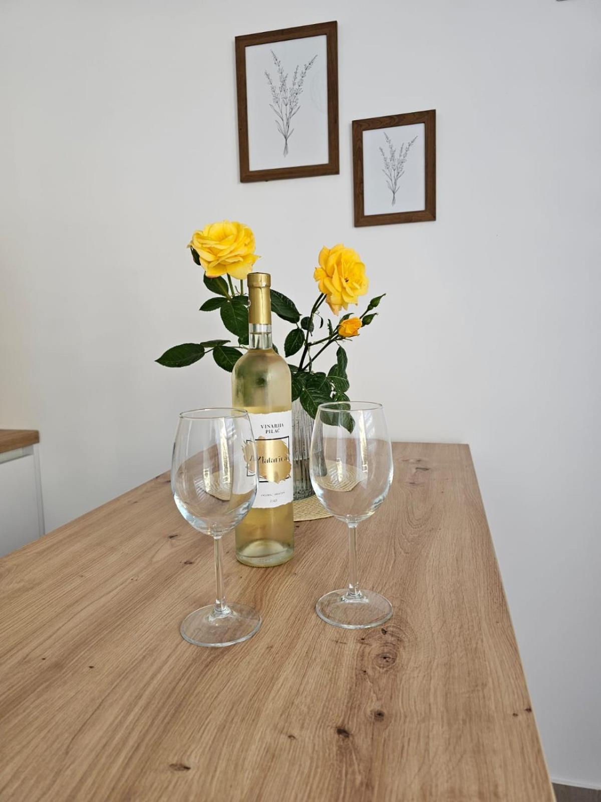 Apartmani Butigan-Tiha Luka เนอุม ภายนอก รูปภาพ